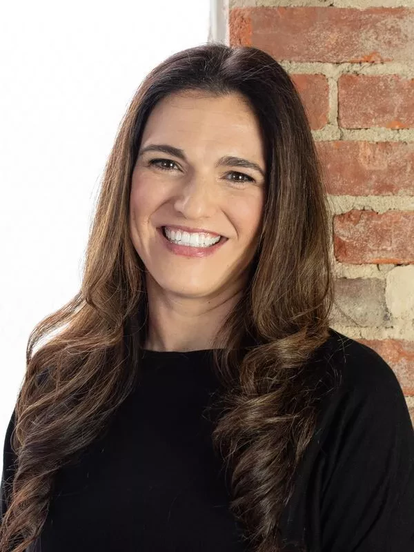 Lindsey Close's headshot