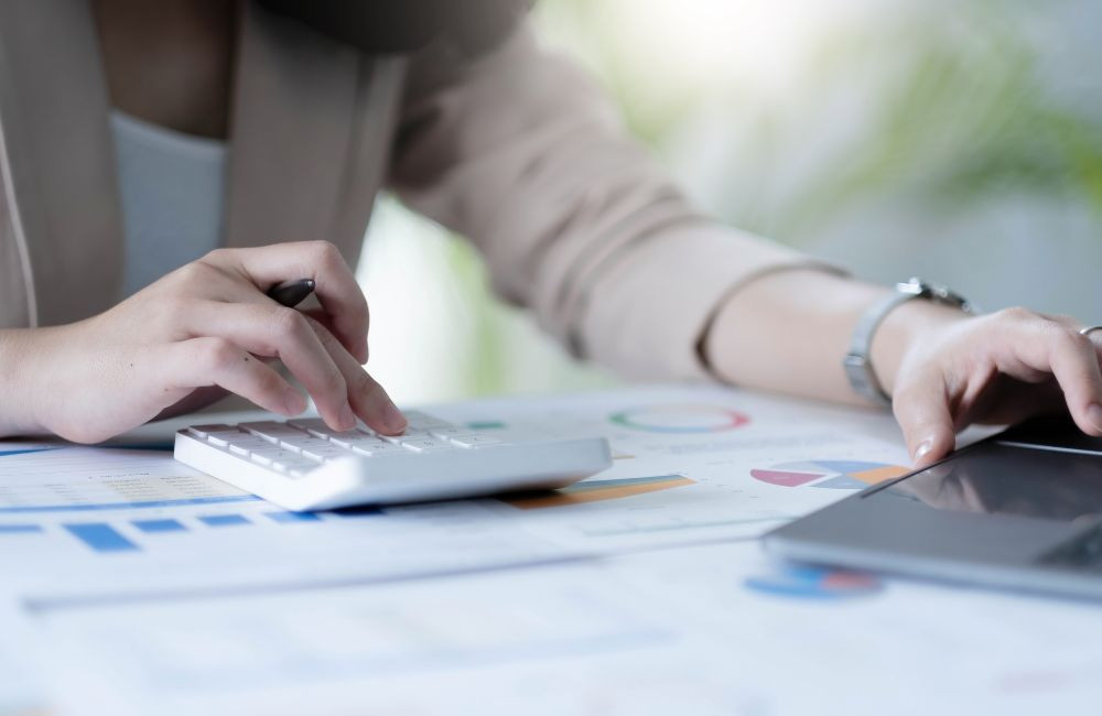 Key factors in choosing a payroll management provider