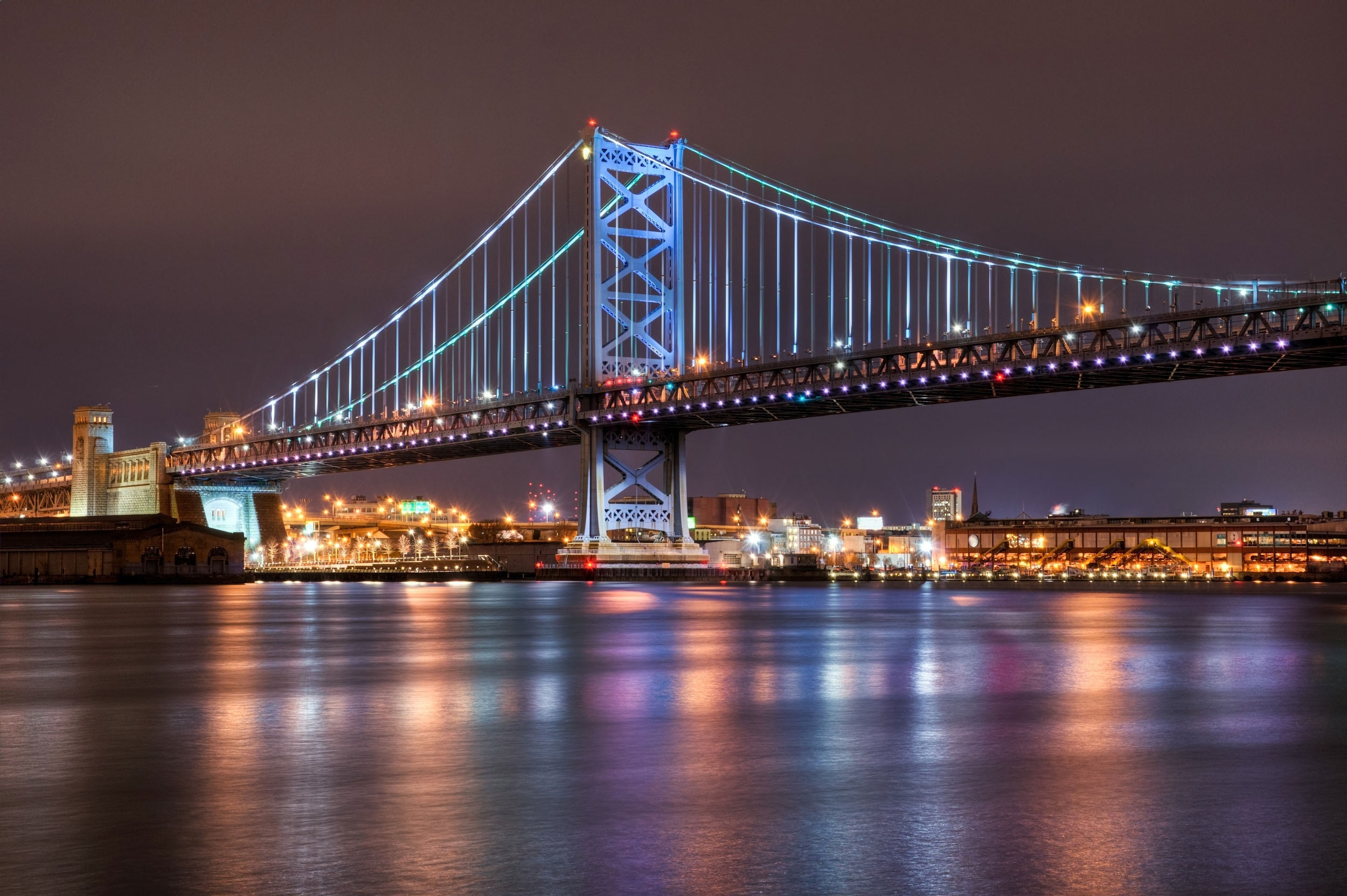 ben franklin bridge at night