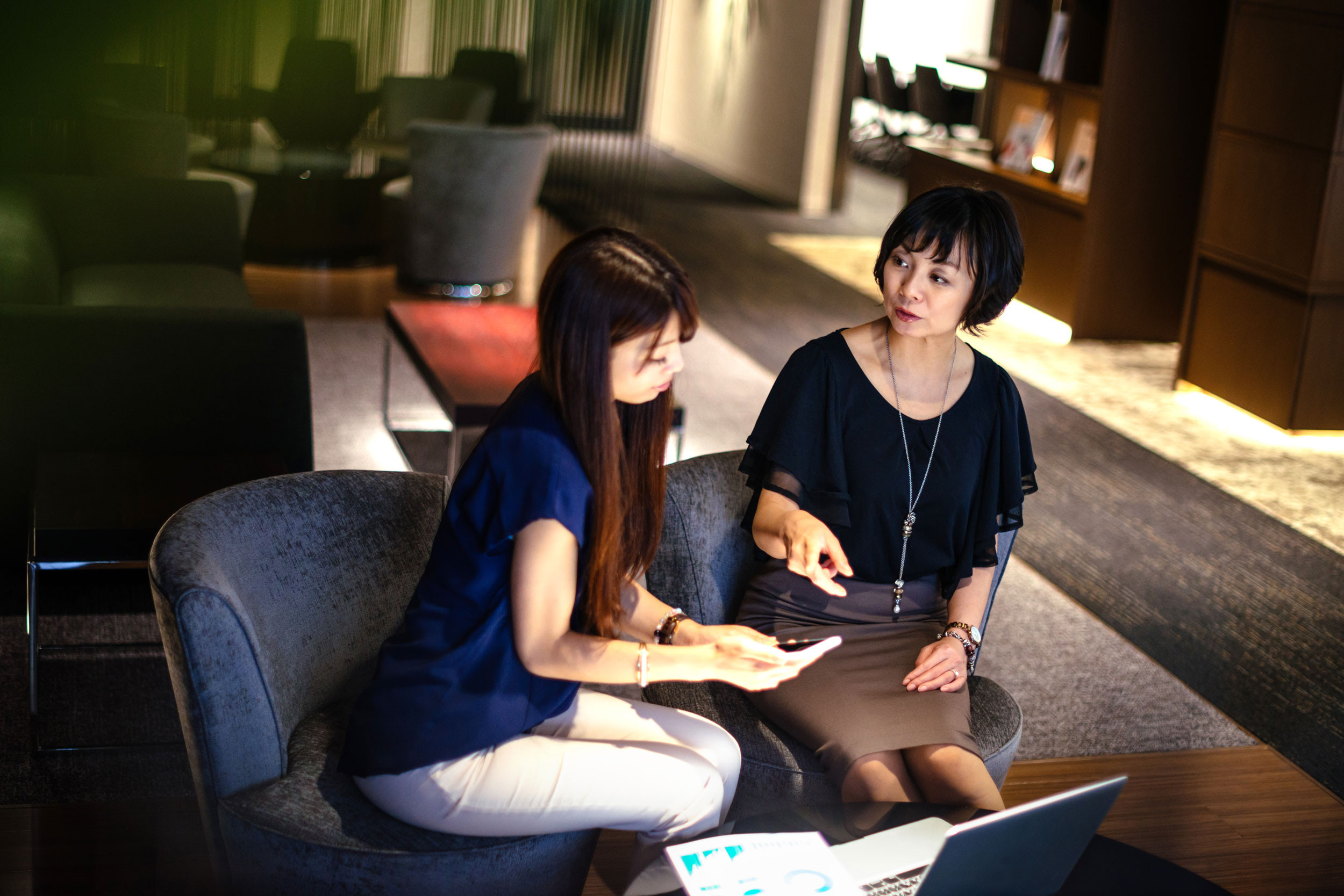 a cfo business person meeting with junior and senior discussing about business